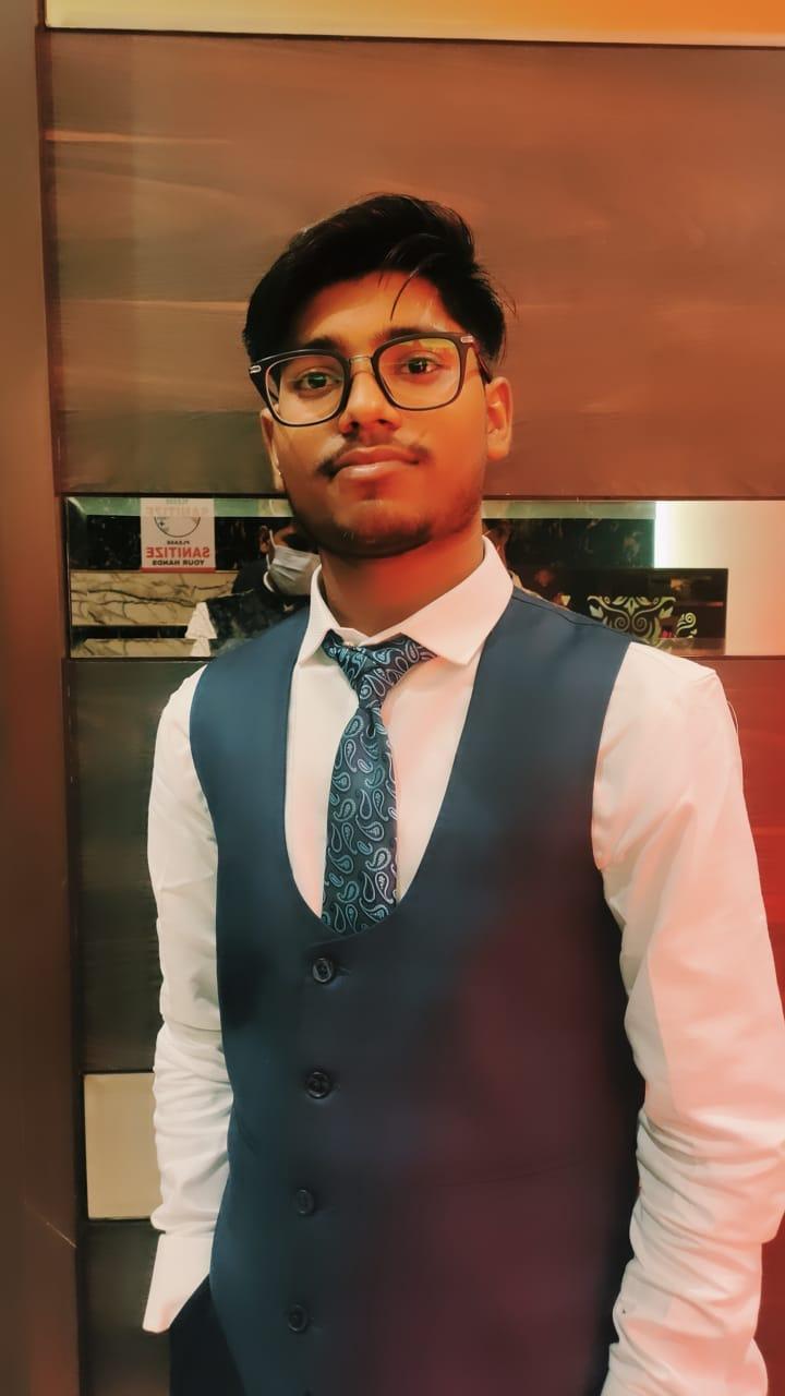 Co founder Of Doll Jewels / Head of product